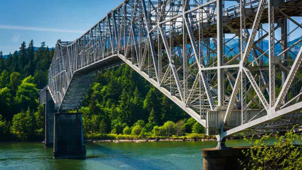 The Bridge of the Gods, over the Columbia River, in Cascade Locks, Oregon.